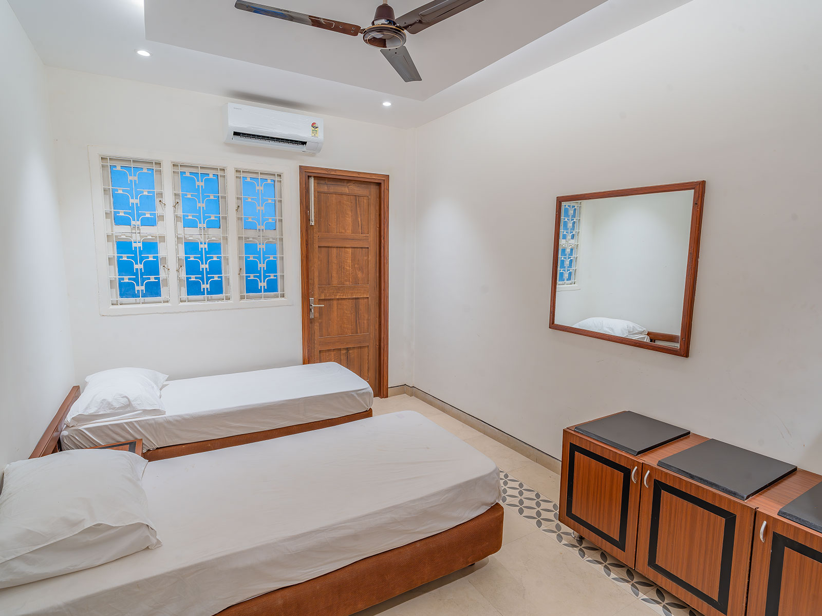 Clean modern Rooms with marble tiles